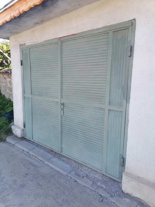 Продавам гаражна врата