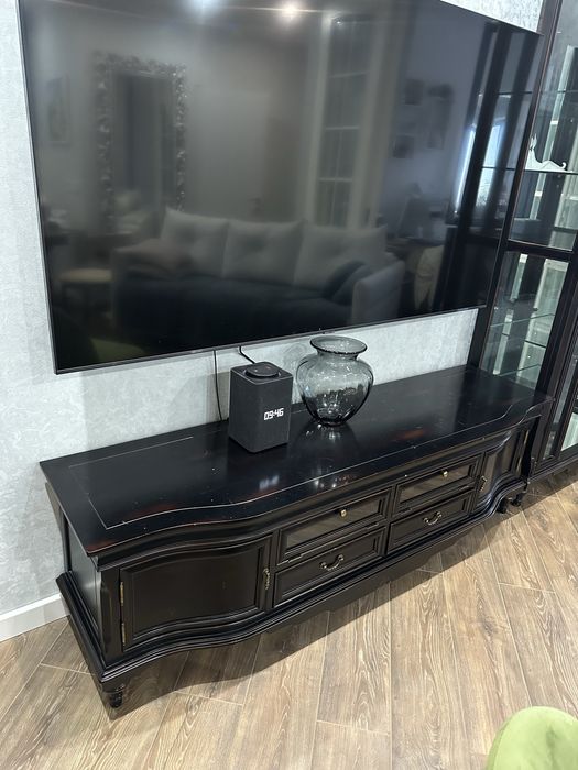 Полка под телевизор.