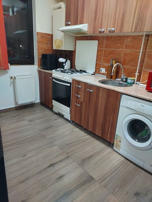 Vând garsoniera mobilată, utilat