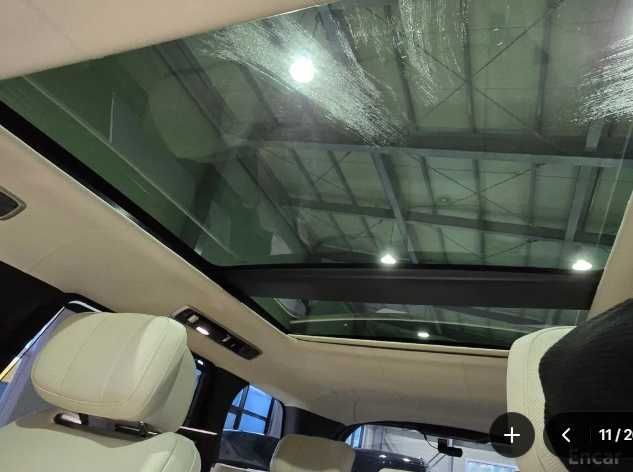 Range Rover P550e Autobioraphy