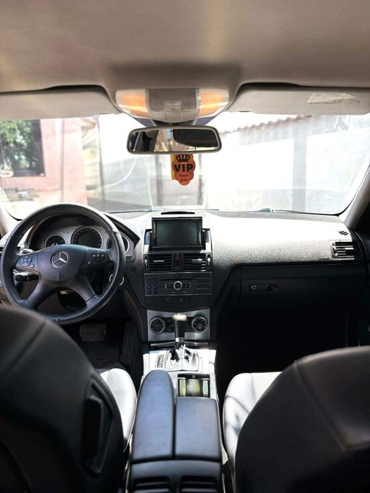 Vând Mercedes C200