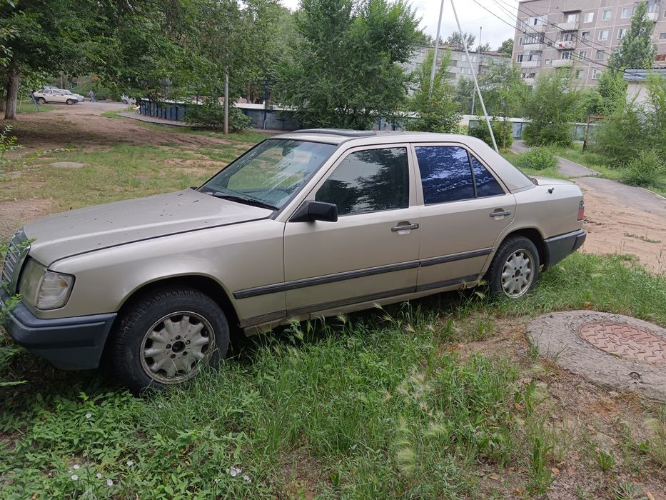 Продам мерседес 124 в среднем состоянии