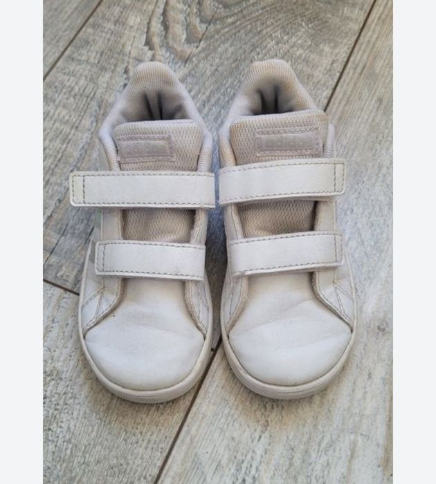 Trening și adidași fetita