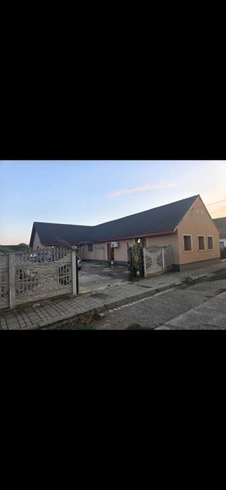 Casa de vanzare la Deta