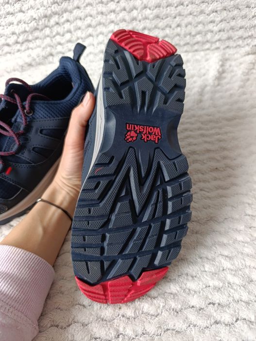 Нови обувки Jack Wolfskun