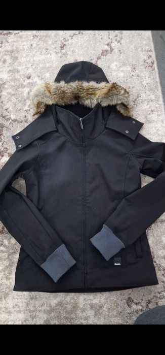 Geaca impermeabila cu blanita