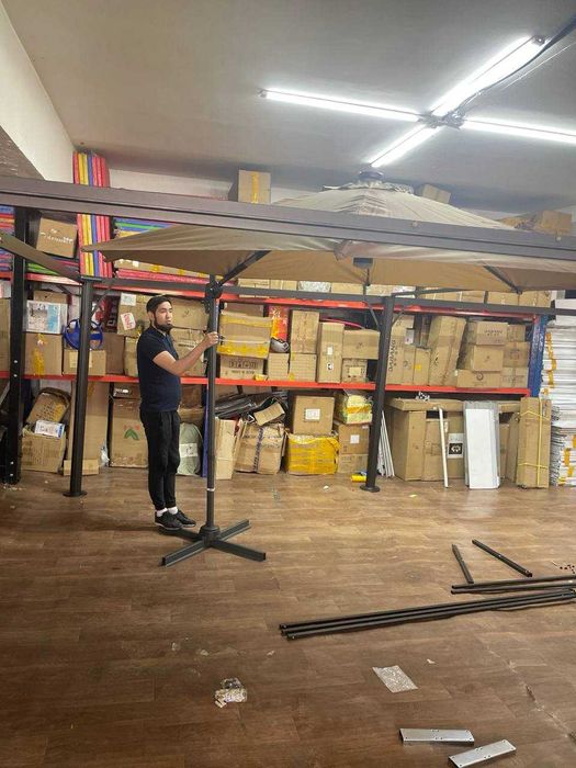 Распродажа зонтов с витрины