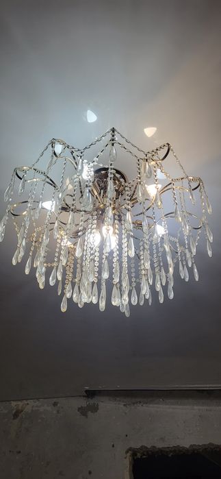 Продам люстру в отличном состоянии