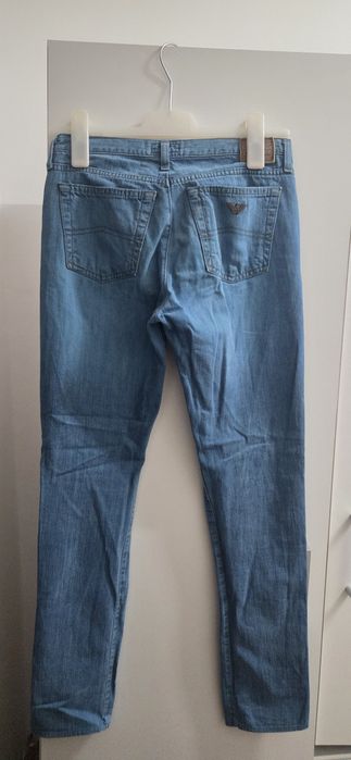 Blugi Armani Jeans,originali,,marimea 26 ,culoare albastru stare foarte buna