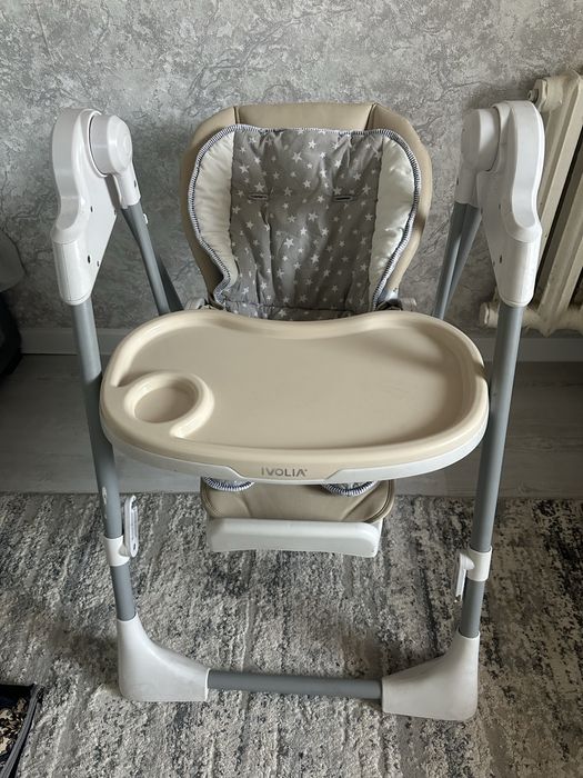 Детский стулчик для кормления. IVOLIA
