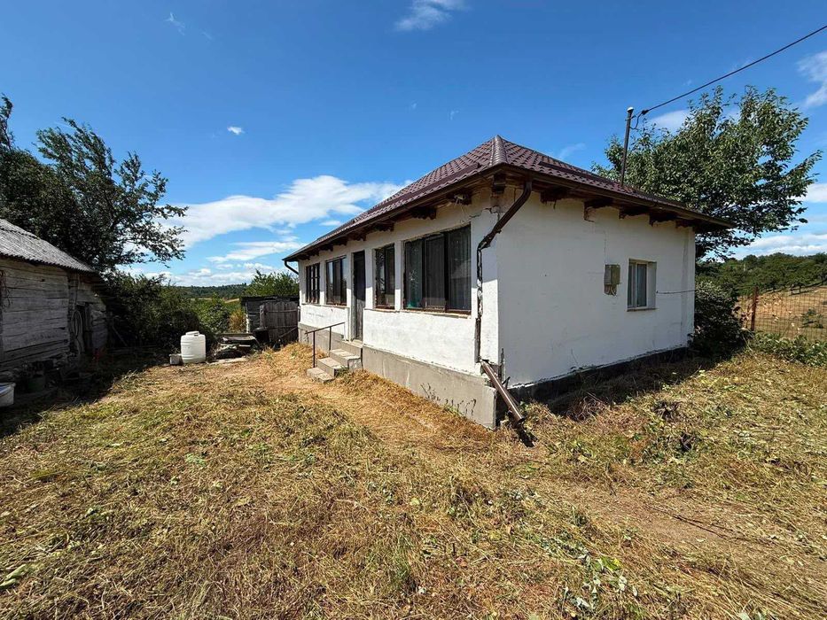 Casă la munte, Ponoarele – Mehedinți, izolată termic, acoperiș nou, 2900 mp teren