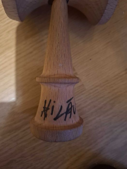 Kendama krom pop sticky blue signed by Vilau Davide and Yasuu