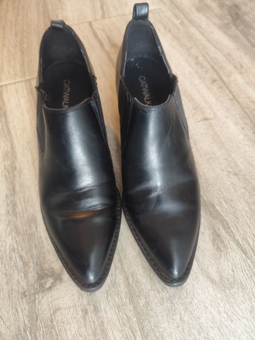 Gheata decupata piele mărimea 38