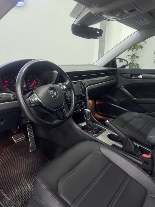 Volkswagen Passat 2.0  R-Line
