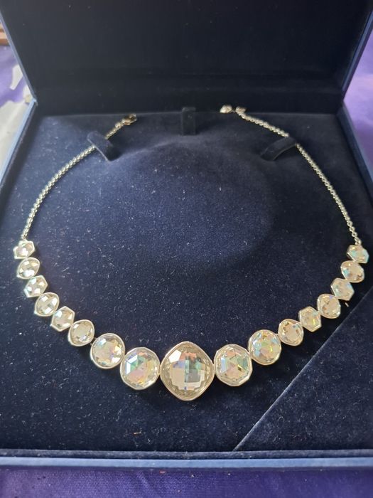 Оригинално бижу на Сваровски.