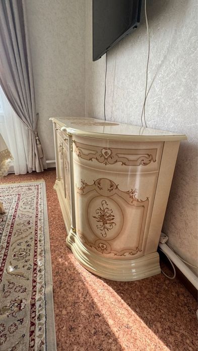 Продается красивая тумбочка