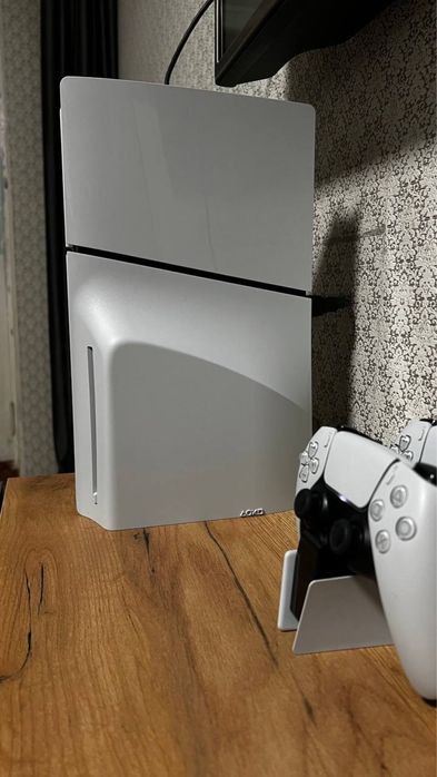 Продам Sony PlayStation 5 Slim с играми