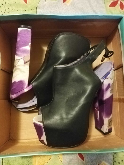 Sandale cu platforma nr 36