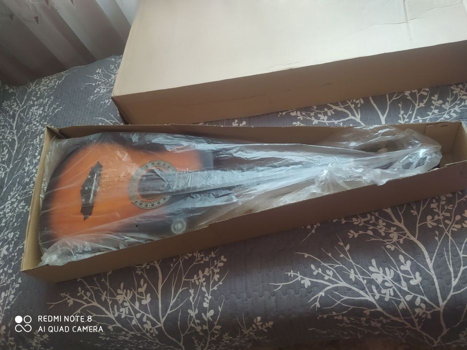 Гитара шестиструнная