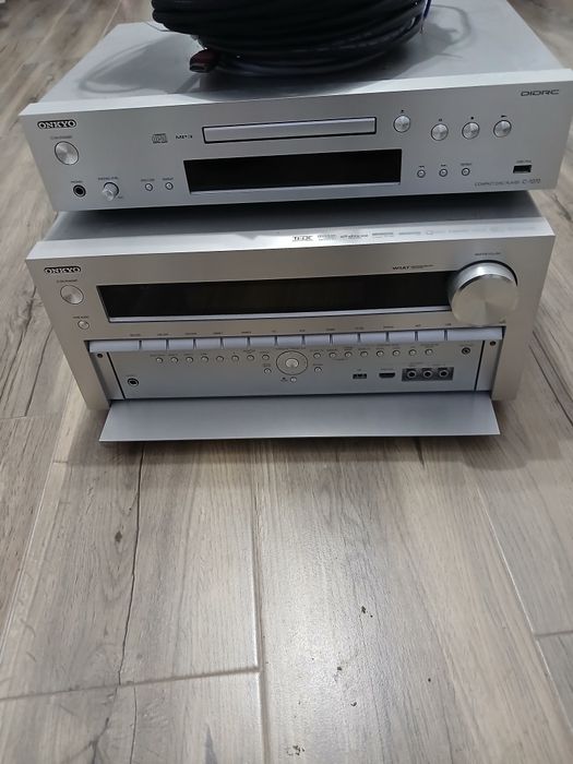 Amplificator onkyo foarte puțin folosit livrare prin curier cu rambus