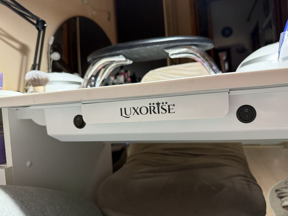 vand aspirator unghii incorporabil