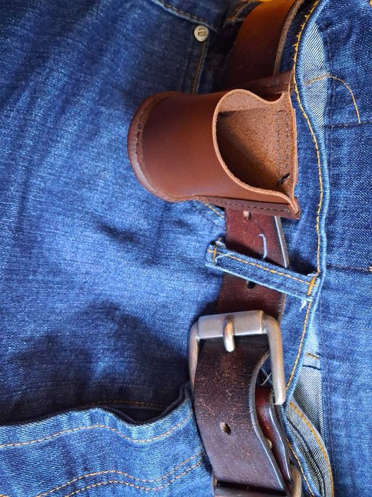 Фотоапарат, статив, калъв, чантичка.