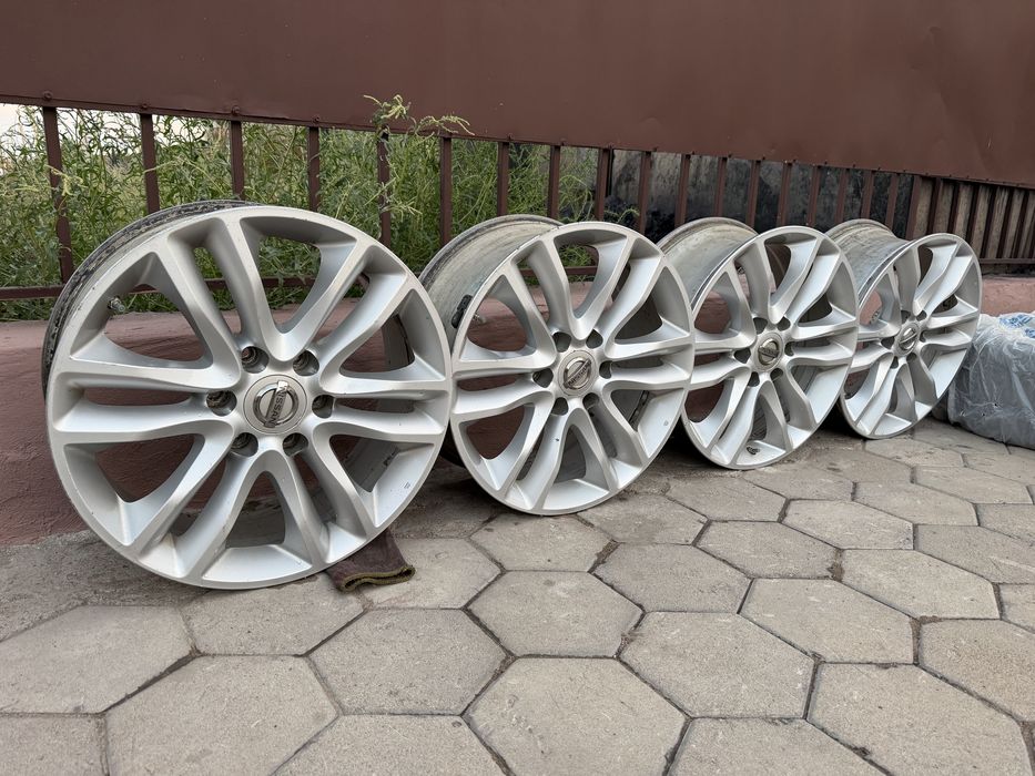 Продам оригинальные диски на Nissan Patrol