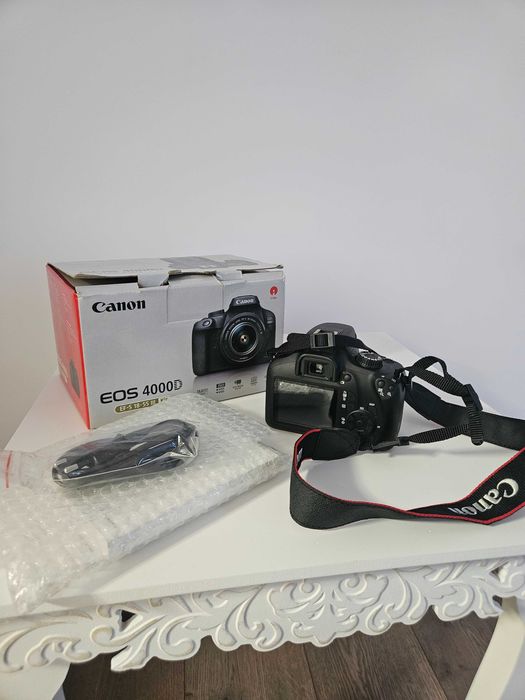 Vând Canon EOS 4000D, primit cadou, nou și complet nefolosit.