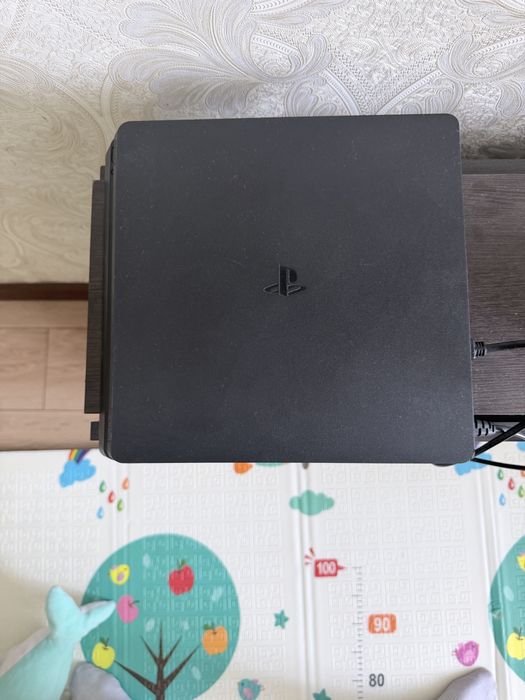 Playstation 4 Slim  1TB full bundle