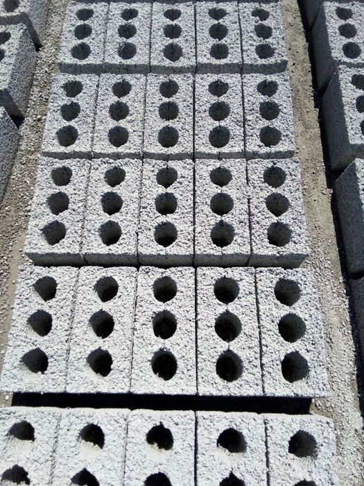 Шлакаблоктар бар