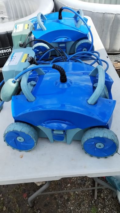 Robot de piscina cu stație preț 900 lei