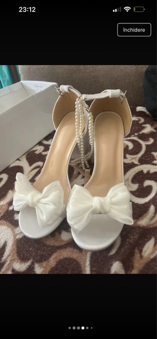 Rochie de mireasa plus pantofi plus cerc