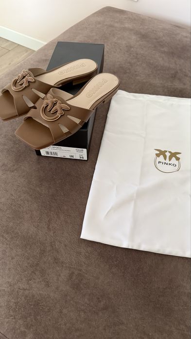 Стилни и оригинални чехли Pinko