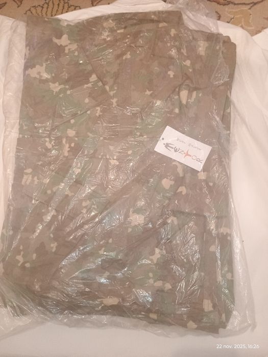 Vînd bocanci militari