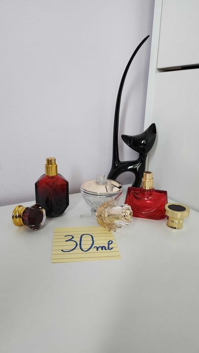 Стъклени шишенца за парфюм