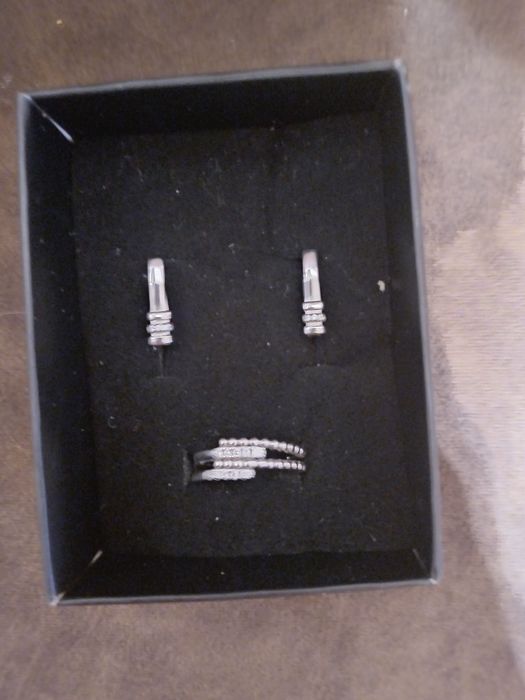 Сребърни обеци и сребърен пръстен