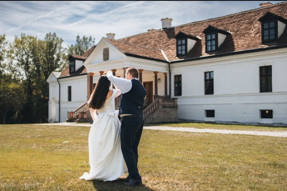 De vanzare rochie de mireasă în stare nouă.