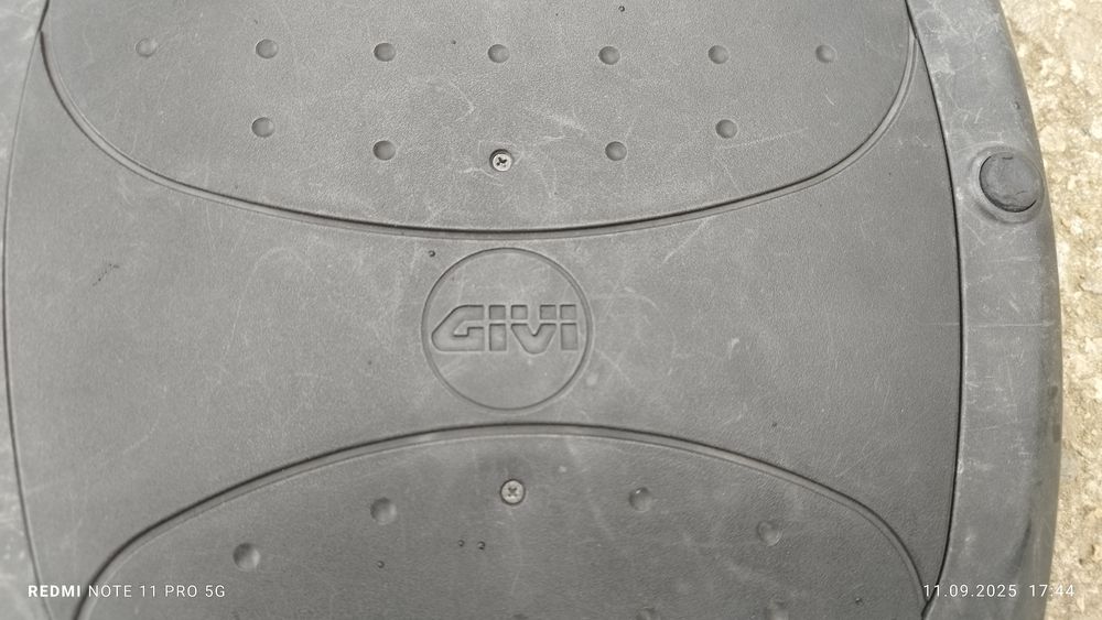 Стойка / скара за куфар Givi