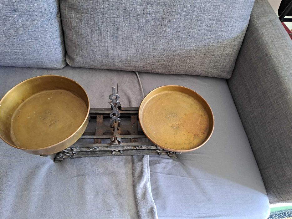 Balanță cântar de bucătărie bronz turnat alamă anii 1950