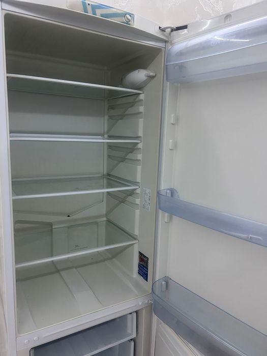 Холодильник Indesit