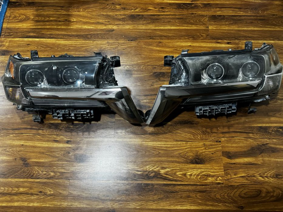 Продается  фара ot Toyota Land Cruiser LC 200