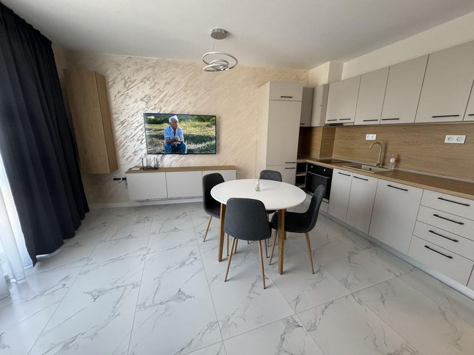 Дава се под наем Двустаен апартамент в Асеновград - 68 кв.м за 448.8 € - Снимка #1