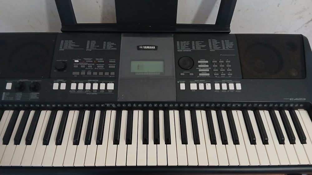 Продам синтезатор