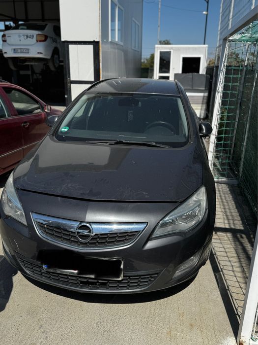 Dezmembrez Opel astra J  1.7  cdti