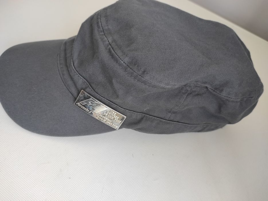 Мъжка шапка с козирка