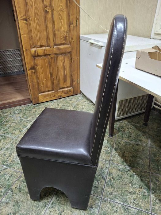 Vând scaune pentru sala de evenimente, biserica.