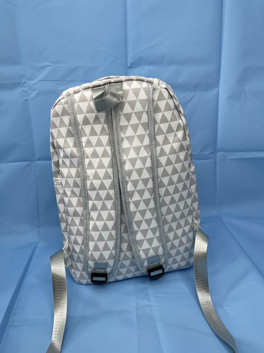 Раница с графика на акула