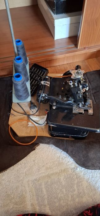 Швейная машинка оверлок