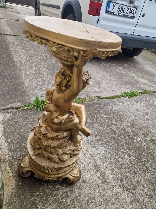 Прекрасна антикварна гипсова колона постамент