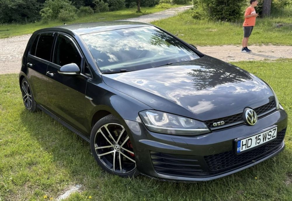 VOLKSWAGEN Golf 2013